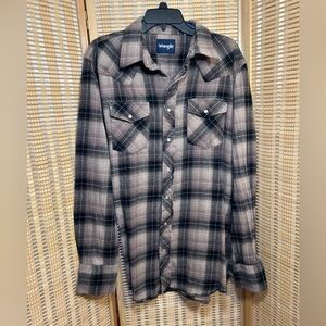 Wrangler Men's Gray and Black Plaid Shirt Pearl Button Snaps